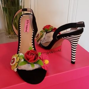 Shoes 👞 Betsey Johnson